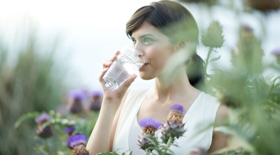 感冒、便秘、脾氣差 這7類人喝水少很危險