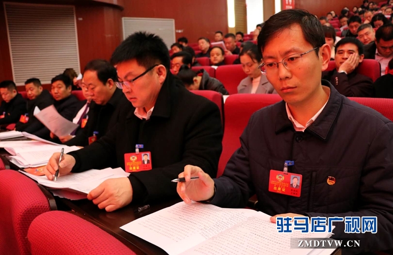 政協委員聆聽報告