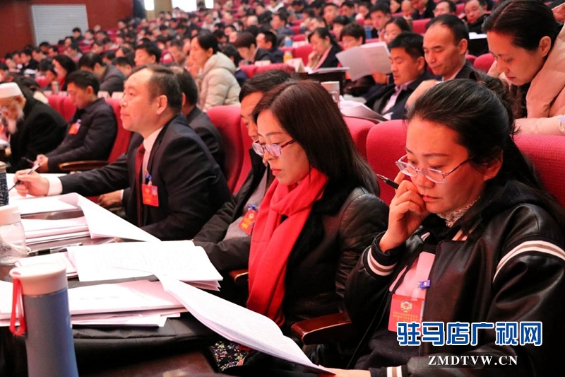 政協委員聆聽報告