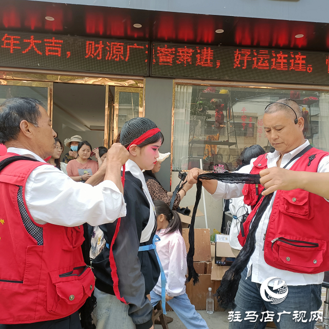 ?非遺盛宴!王店大裝閃耀高店鎮,傳統魅力引萬人圍觀