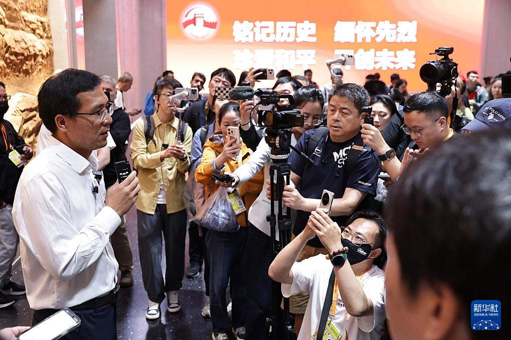 近200名境內外記者赴中國人民抗日戰爭紀念館等地參觀采訪