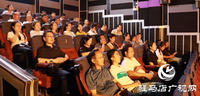 西平縣委組織部與縣人大機關聯合開展“紅色觀影”活動