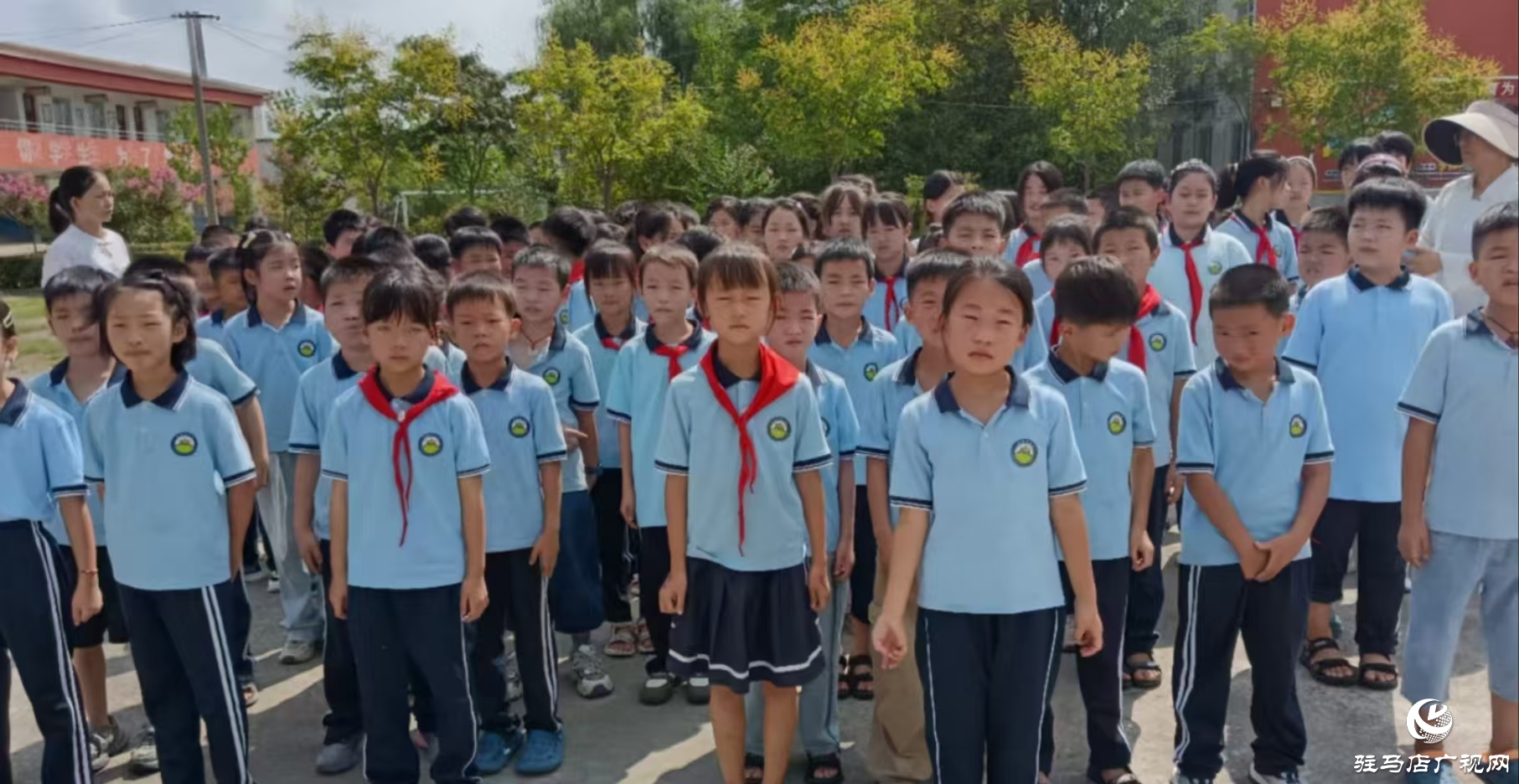 正陽縣:企業 獻愛心 師生笑顏開