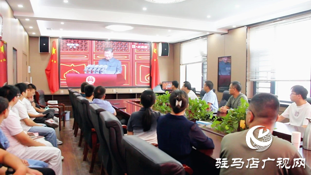 新蔡縣社會(huì)各界集中收看紀(jì)念中國(guó)人民抗日戰(zhàn)爭(zhēng)暨世界反法西斯戰(zhàn)爭(zhēng)勝利80周年大會(huì)直播實(shí)況