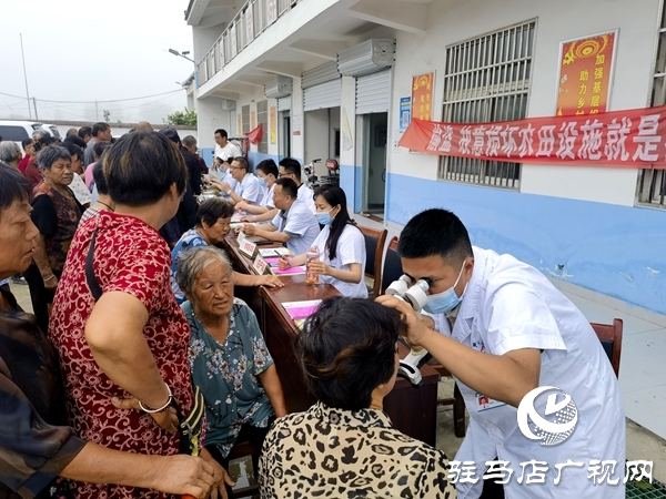 平輿縣中心醫院開展“健康天中行·大醫獻愛心”走進鄉村大型宣傳義診活動