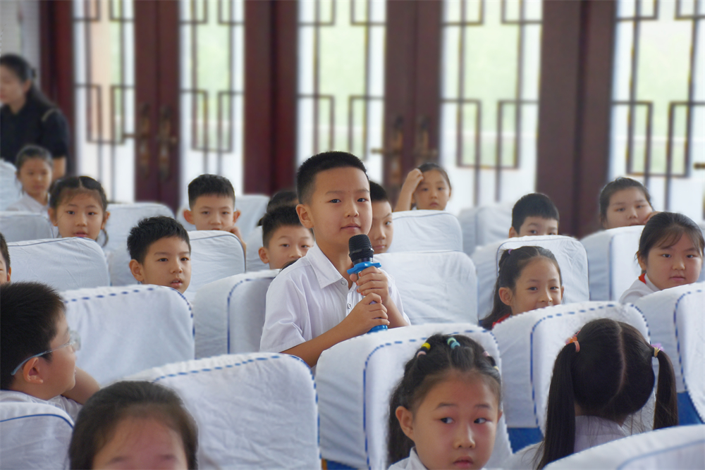 駐馬店第二實驗小學舉行開學“第一堂法治課”活動