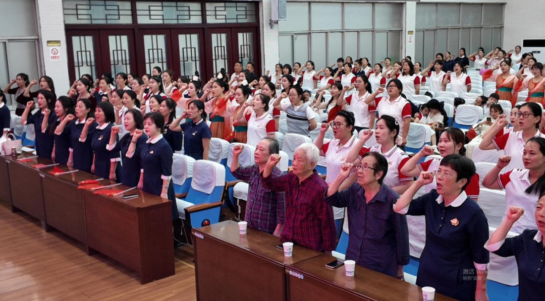 駐馬店市實驗幼兒園開展2025年教師節(jié)暨建園六十周年表彰大會