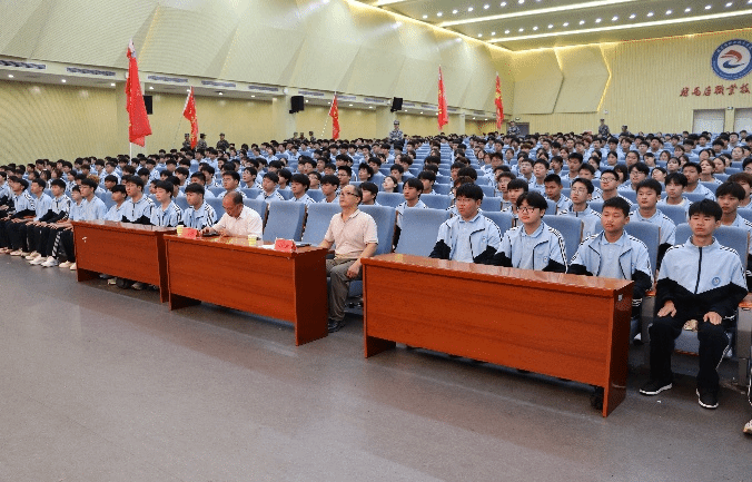 防災減災,消防演練在行動 ——駐馬店職業技術學院保衛處舉辦2025級新生消防安全培訓