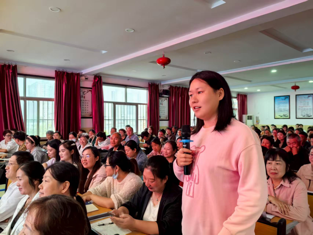  您好，一年級(jí)！家長(zhǎng)，家長(zhǎng)，預(yù)備起！——駐馬店市第十一小學(xué)舉行一年級(jí)新生家長(zhǎng)講座