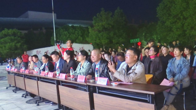 “中國夢 勞動美 工會情” 2025 年駐馬店工會職工文化廣場慶祝中國人民抗日戰爭勝利 80 周年暨閉幕演出圓滿舉行