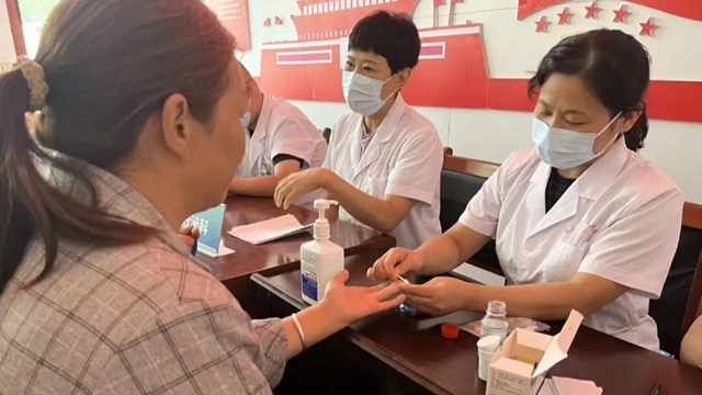 駐馬店市第一人民醫院醫療志愿服務隊走進石寨鋪村