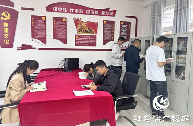 驛城區(qū)諸市鎮(zhèn):干部職工走進書屋 全民閱讀共成長