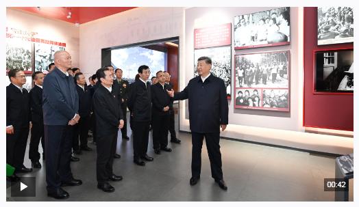 習(xí)近平參觀新疆維吾爾自治區(qū)成立70周年主題成就展