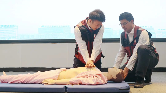 練就急救本領(lǐng) 提升應(yīng)急能力——駐馬店市中心醫(yī)院舉辦緊急醫(yī)學(xué)救援隊培訓(xùn)會