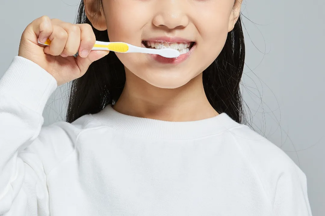 一天中最該刷牙的時刻，現(xiàn)在知道還不晚！