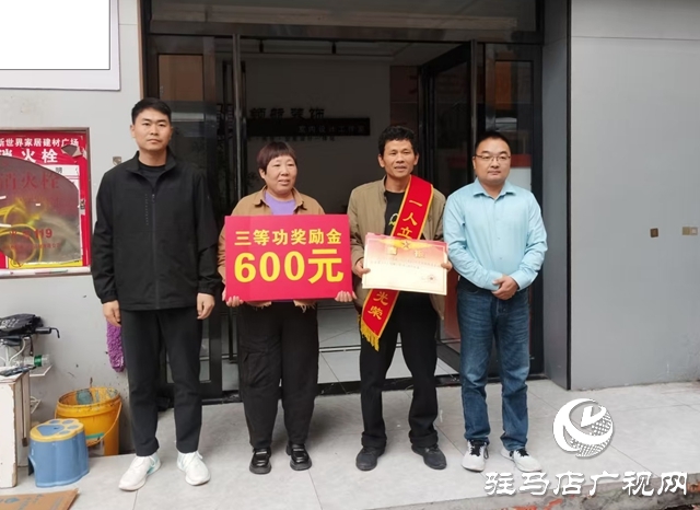 西平縣柏城:送喜報到家 弘揚擁軍風尚