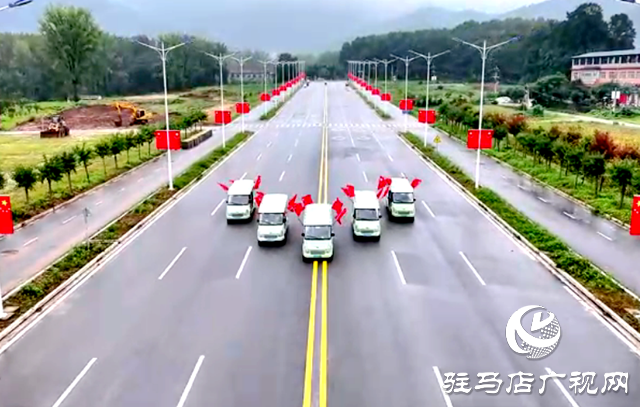 駐馬店金頂山風景區盛裝迎“雙節” 國旗飄揚打造“中國紅”打卡勝地??