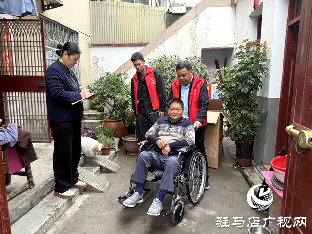 確山縣盤龍街道生產街社區:輪椅撐起出行路 社區關愛潤殘心