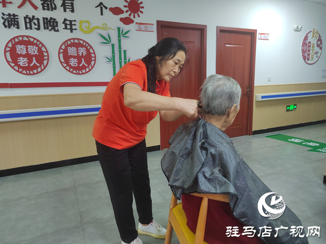 驛城區東風街道綜合養老服務中心國慶服務“不打烊” 溫情守護“夕陽紅”