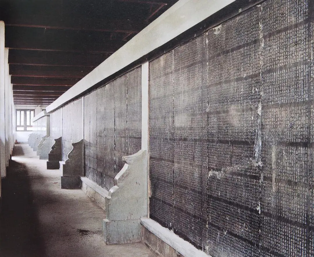 文博日歷丨這塊石碑“一字三體” 竟是古代“官方教科書”