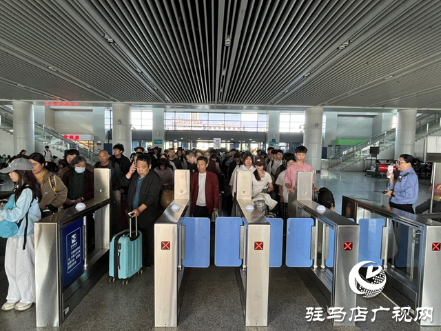 駐馬店車務段“雙節”首日發送旅客1.88萬人次